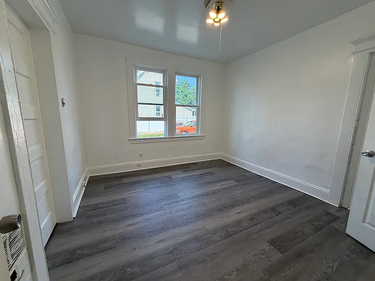 274 Carroll Ave #1B — Photo 1