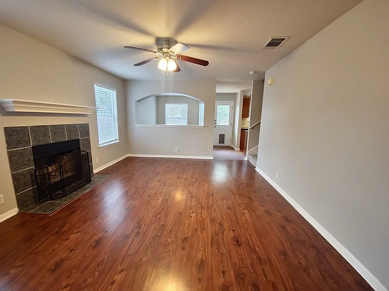 107 Orange Tree Ln — Photo 3