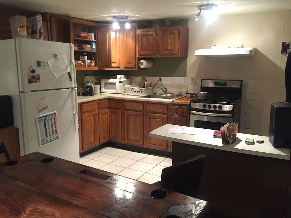 2nd image of 680 Parker St