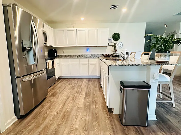 1233 Chester Ave — Photo 8