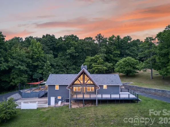 97 Whippoorwill Ln, Fairview, NC 28730