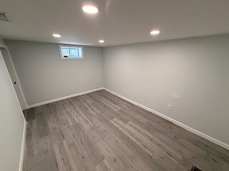 Spacious lower level bonus room