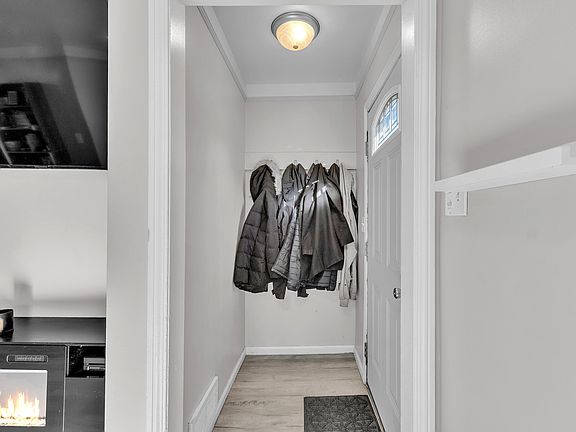 5th image of 19135 Weyher St