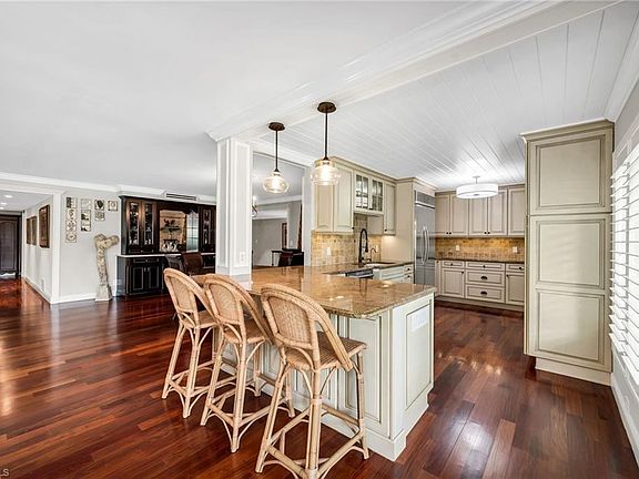 5th image of 105 Clubhouse LN #389