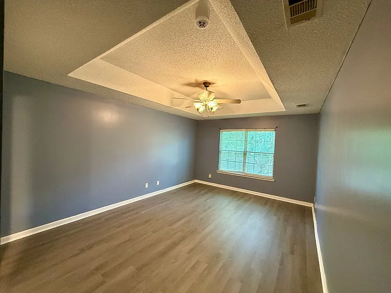 102 Kaylin Ct — Photo 7