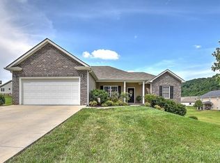 2035 Falling Leaf Dr, Kingsport, TN 37664