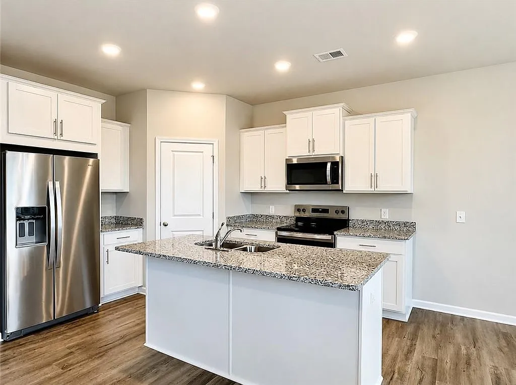 3 bed, 2.5 bath, 2013 sqft, $1,795 — Photo 4