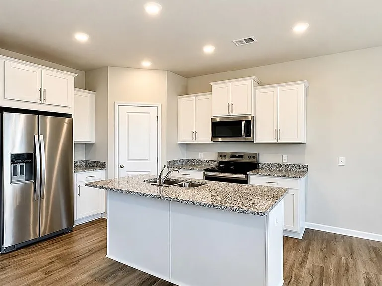 123 Mill Pond Ln — Photo 4