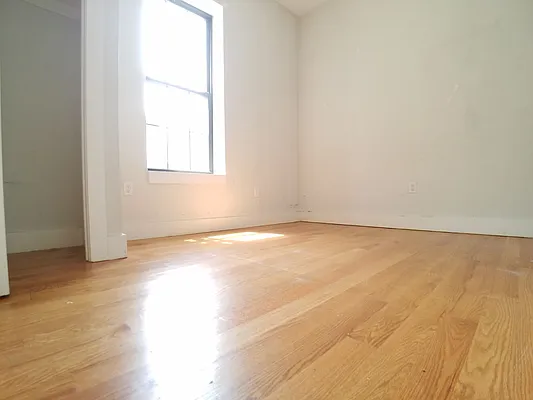 Rented by Evergreen Apartments BK | media 11