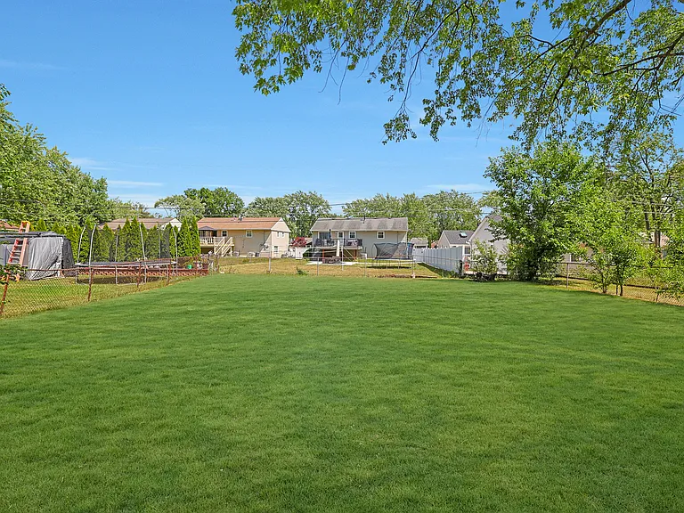 419 Waverly Ave — Photo 22
