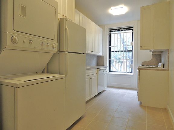 3rd image of 45 Saint Marks Pl APT 1