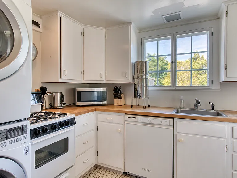 77 Gardiner Dr — Photo 4