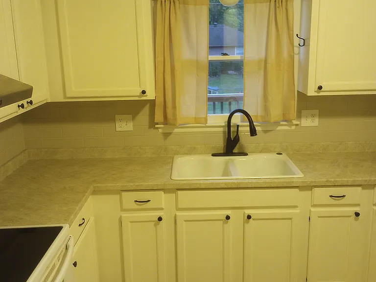 238 Downey Dr — Photo 6