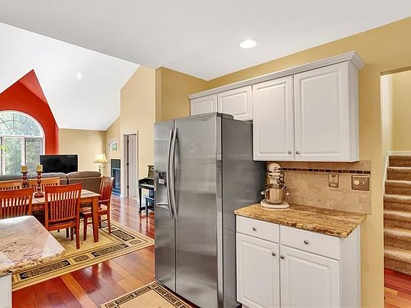 4th image of 23 Lakeridge Dr