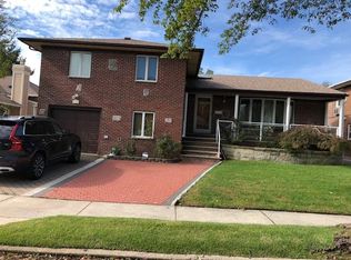 6358 252nd St, Little Neck, NY 11362