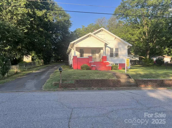 325 N Caldwell Ave, Newton, NC 28658