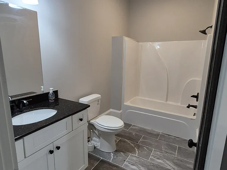 286 Augusta Ave — Photo 9