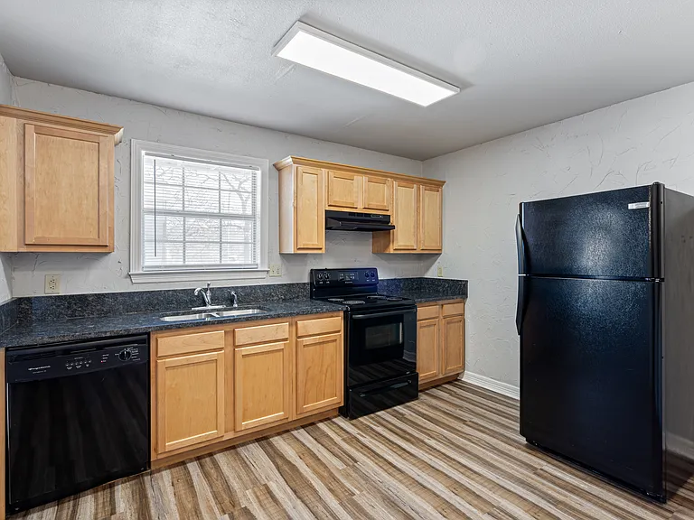 884 W Holly St — Photo 16