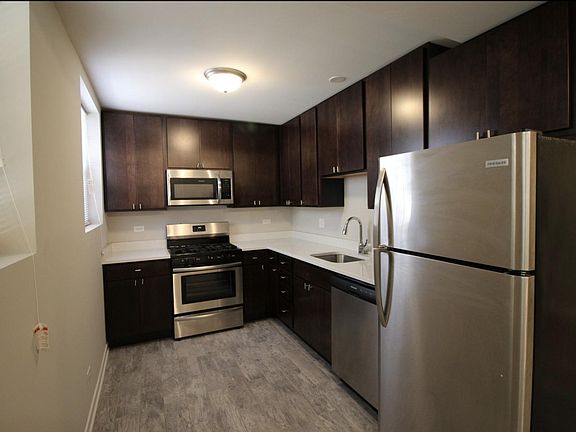 Modern Kitchen with SS Appliances incl Dishwasher