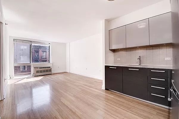 1st image of 505 W 47th St #5ES
