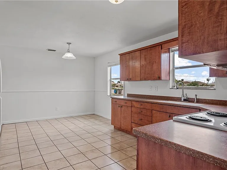 612 Santa Barbara Blvd — Photo 8
