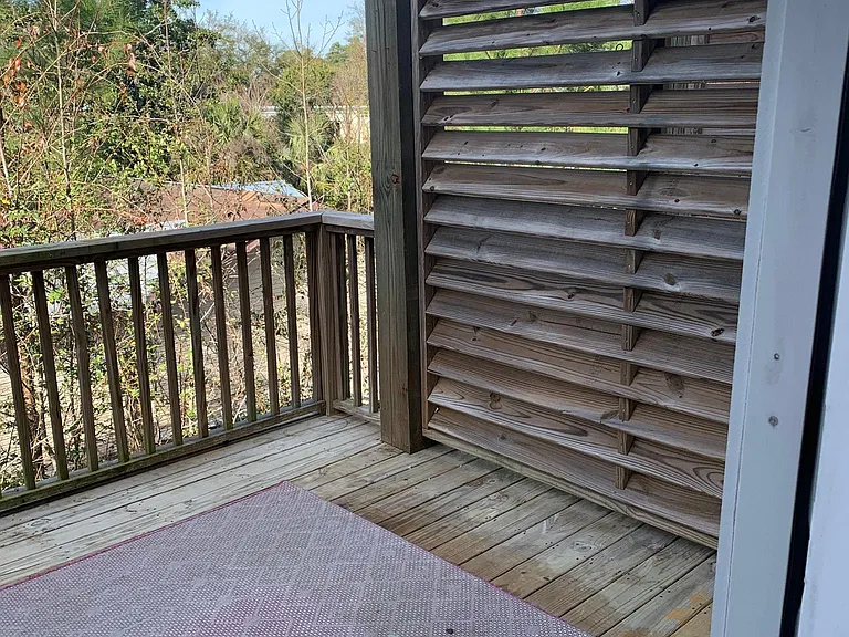 Private balcony off kitchen/dining area