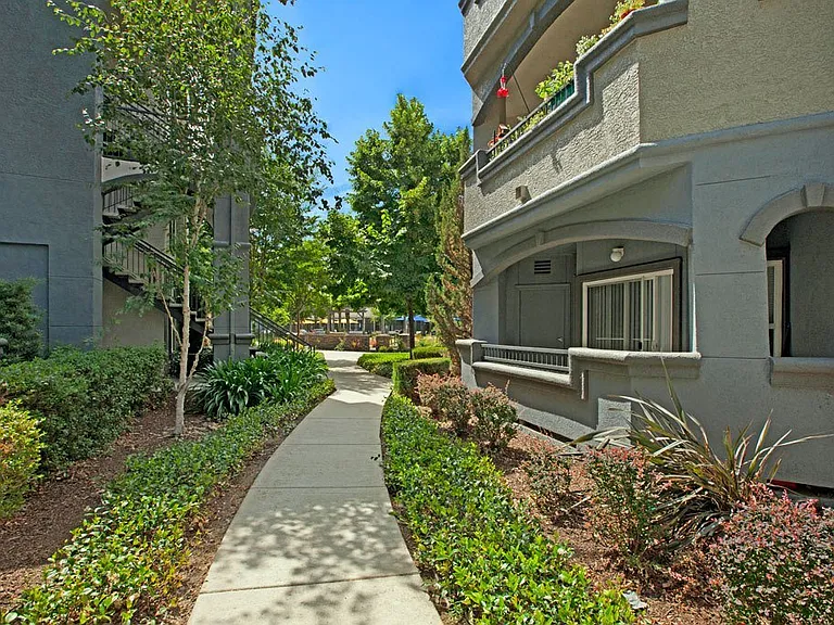 Broadleaf Apartments — Photo 28