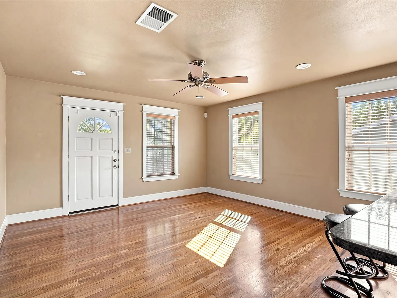 2 bed, 2.0 bath, 1200 sqft, $2,795 — Photo 3