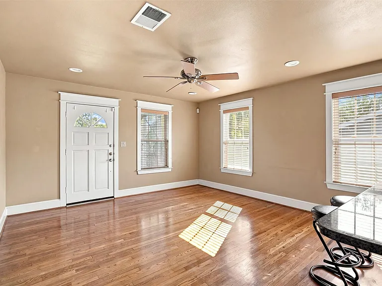 100 W 55th 1/2 St #A — Photo 3