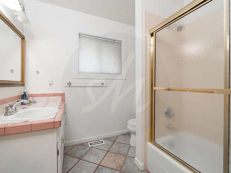565 Wycliffe Dr — Photo 19