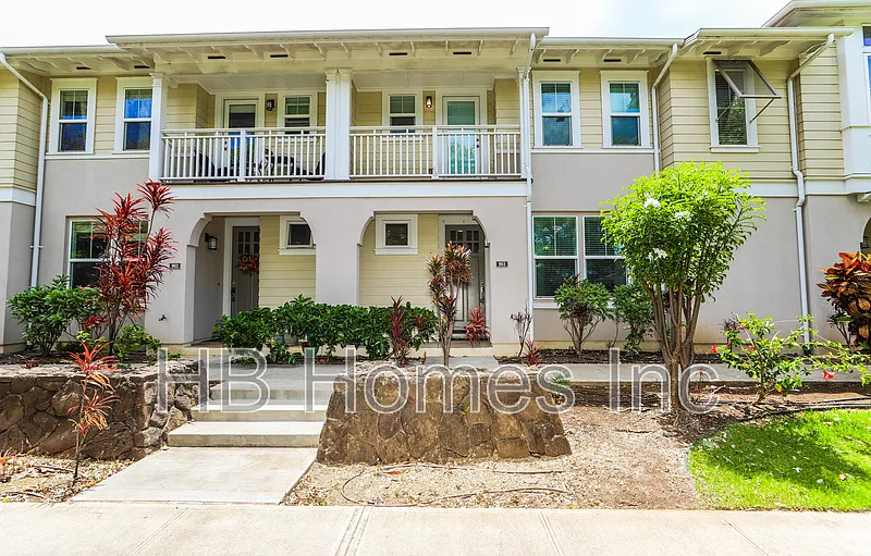 3 bed, 3.0 bath, 1376 sqft, $4,300 — Photo 1