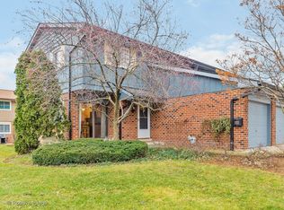 1235 Folkstone Ct, Wheaton, IL 60189