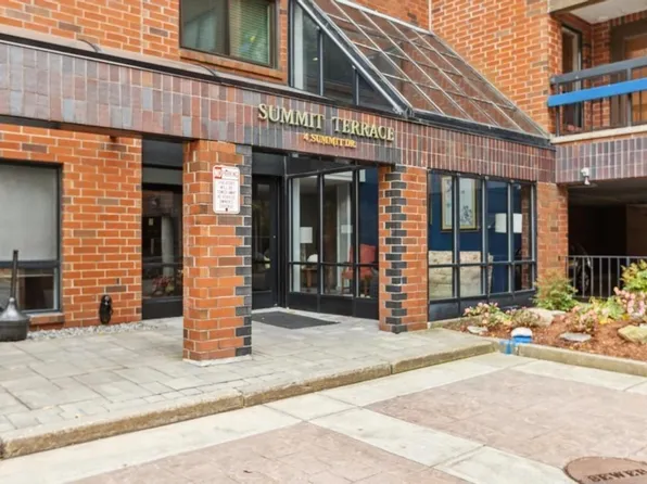 4 Summit Dr APT 508, Reading, MA 01867