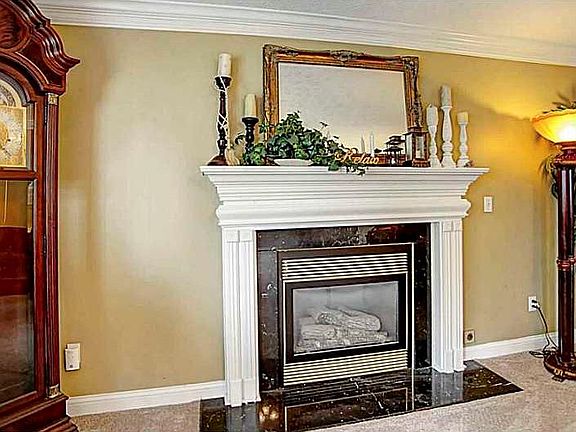 5th image of 2920 Parkwood Dr