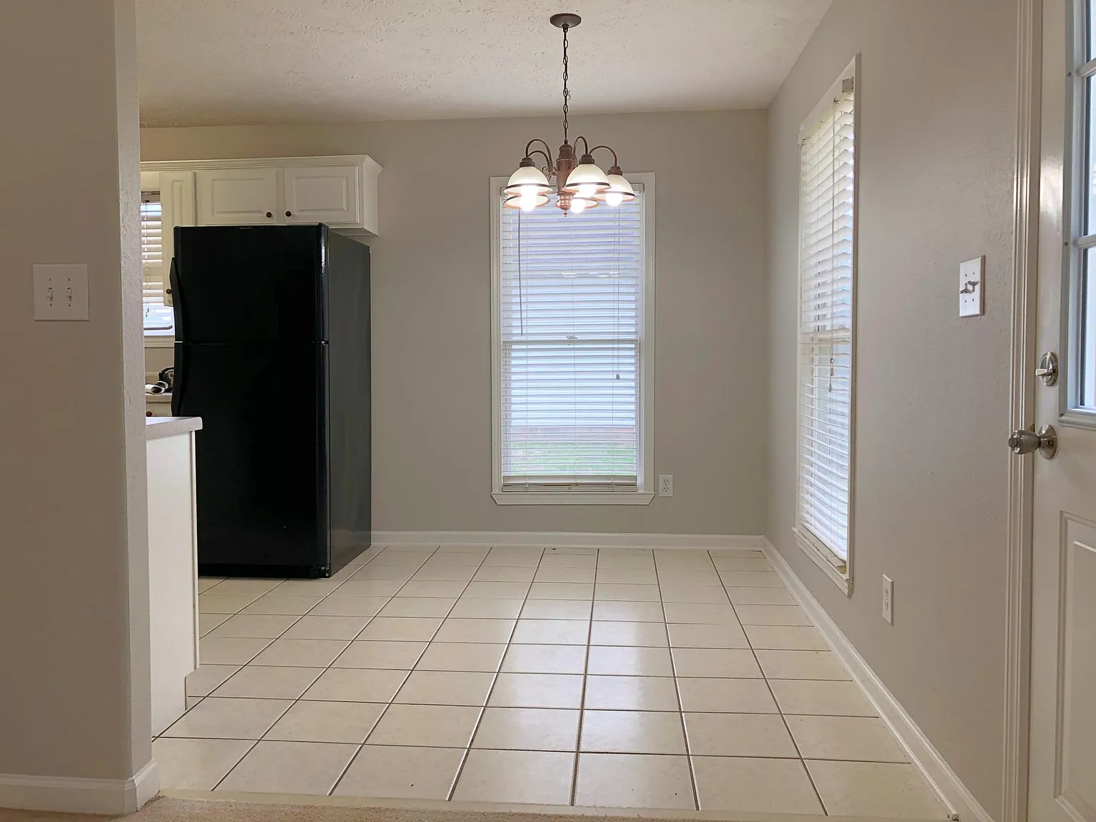 3 bed, 1036 sqft, $1,595 — Photo 3