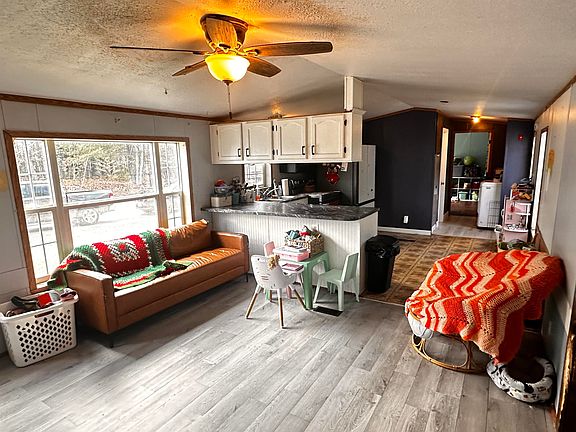 5th image of 90 Spruce Drive