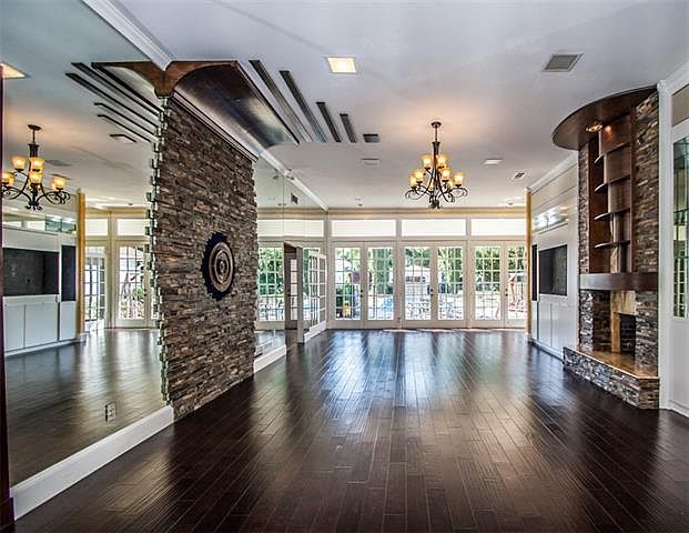 1st image of 10114 Woodlake Dr