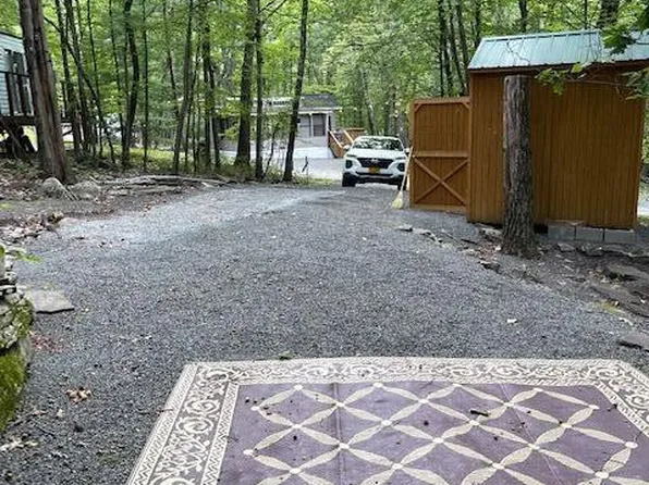 107 Elk Ln, Shohola, PA 18458