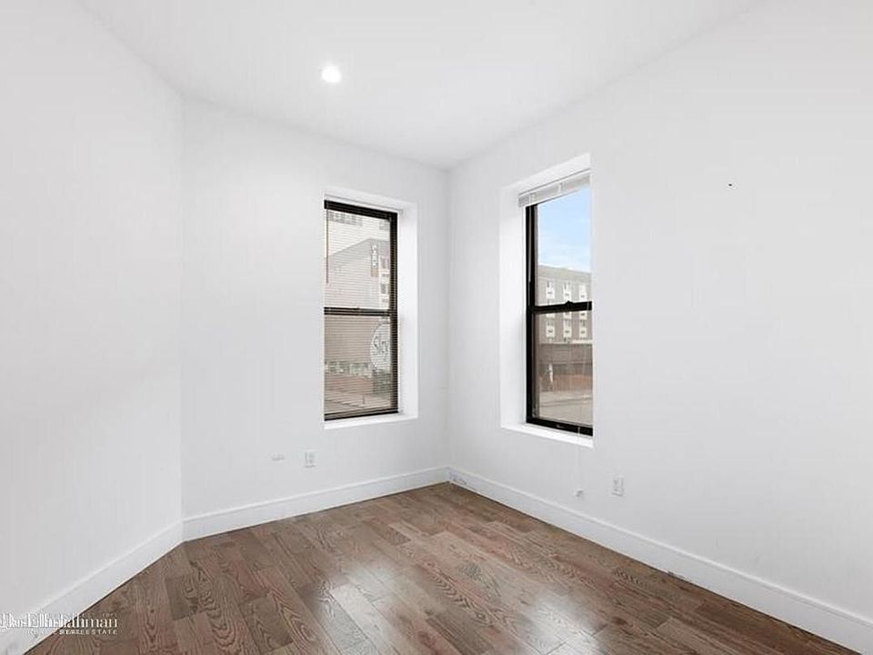 2nd image of 462 W 49th St #5R