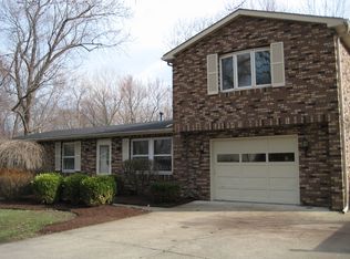 208 W Cherokee Trl, Sandusky, OH 44870
