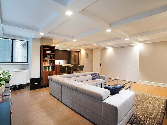 5th image of 112 W 56th St APT 8S
