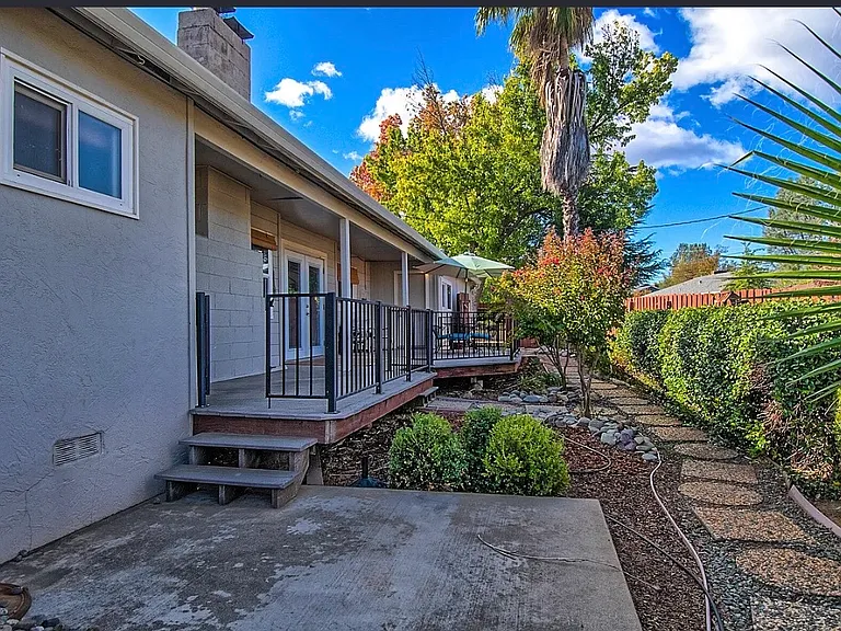 705 Cascade Ct — Photo 10