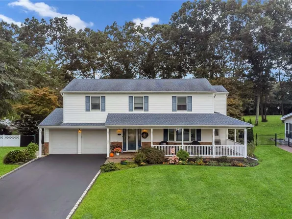 10 Sandra Drive, Smithtown, NY 11788