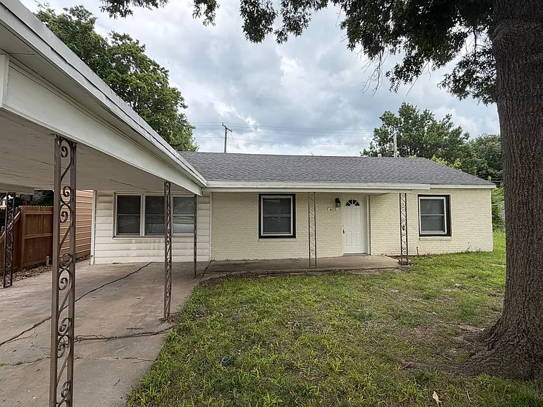415 N Orphan St — Photo 1