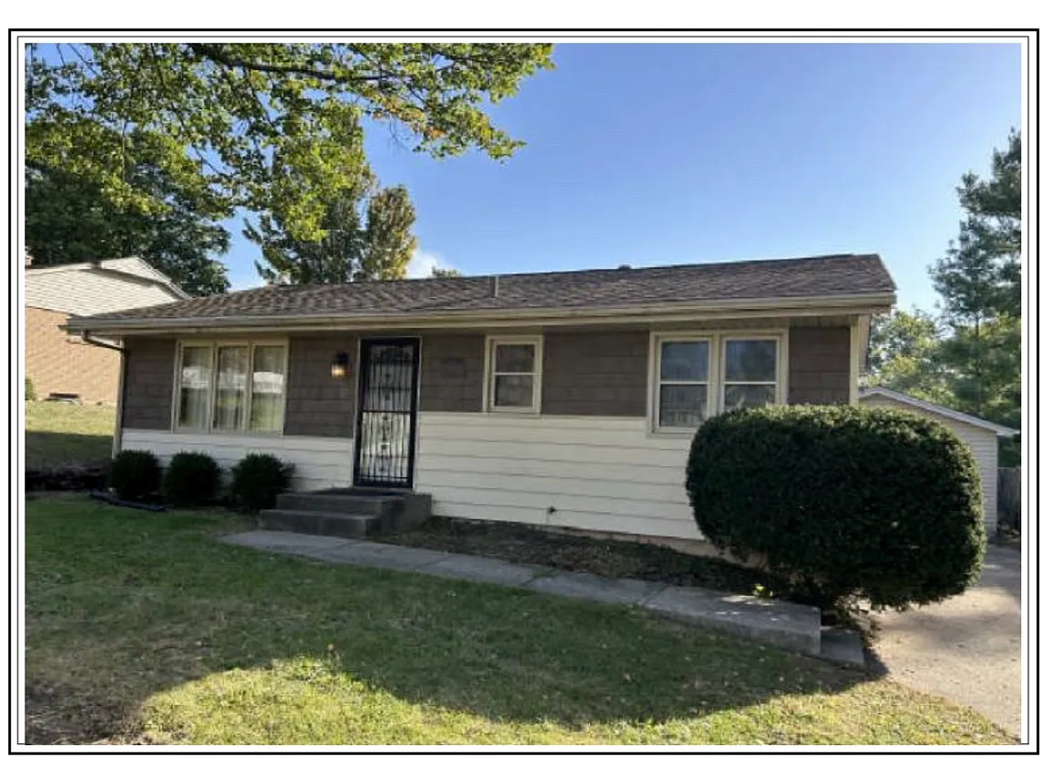 924 Lexington Way photo 1