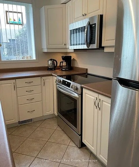 684 Johnston Park Ave — Photo 9