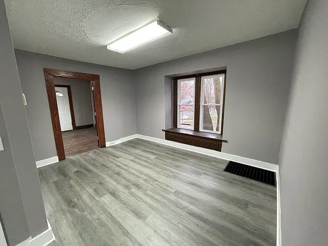 879 Chester Ave — Photo 5