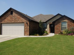 1809 NE 31st St, Moore, OK 73160