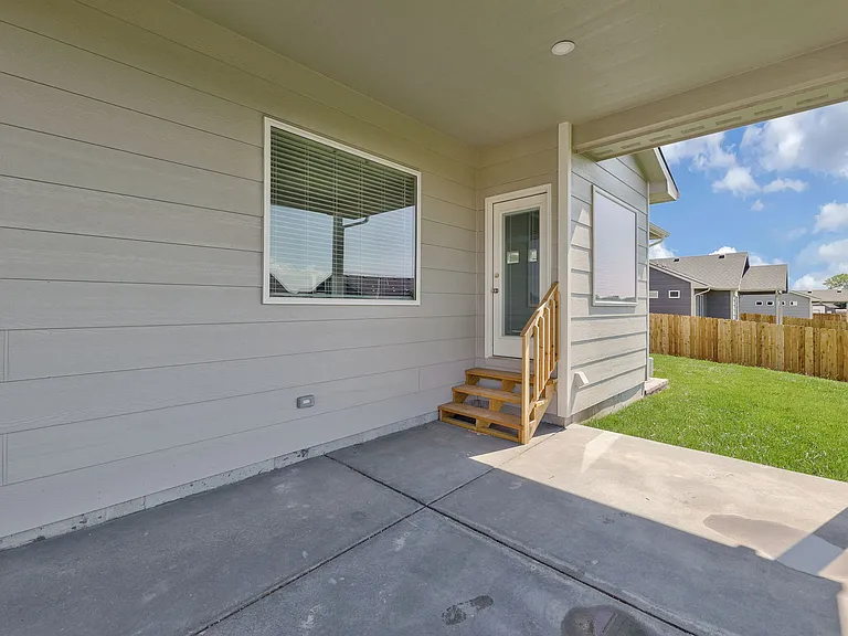 969 Long Path Cir — Photo 4