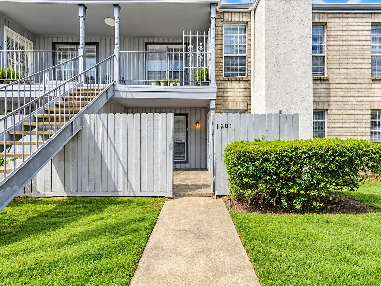 2 bed, 2.0 bath, 1092 sqft, $1,395 — Photo 1